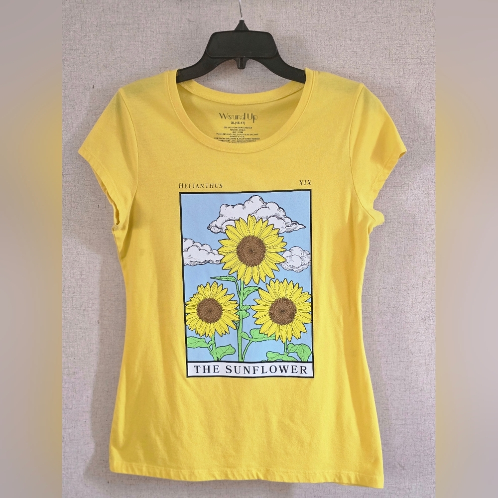 Wound Up Bright Yellow Sunflower Tee - XL (15/17)